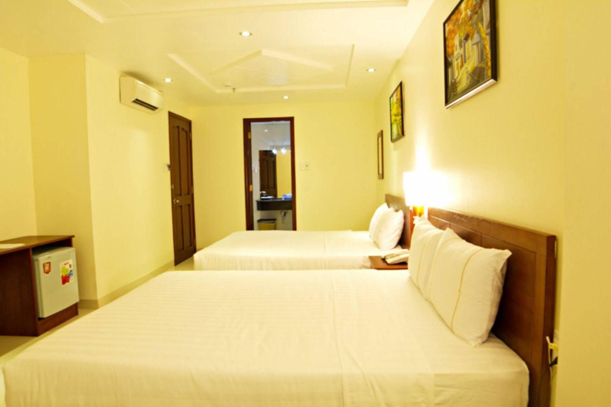 Dinh Phat Hotel Ho-Chi-Minh-Stadt Exterior foto